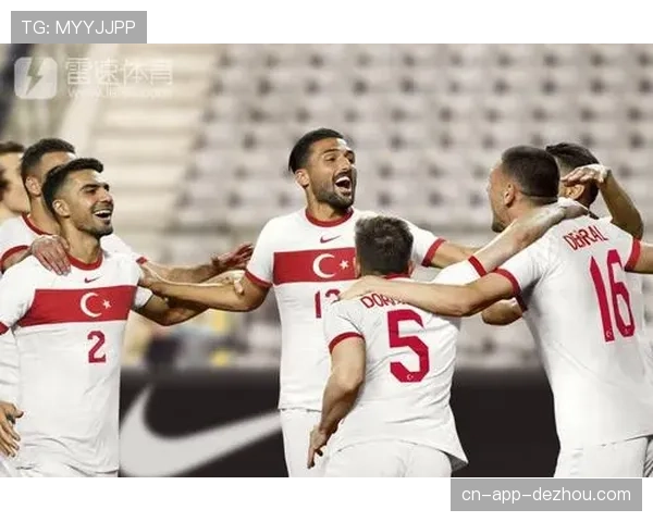 土耳其联赛“复古球衣之夜”，各队身穿上世纪90年代款式队服比赛